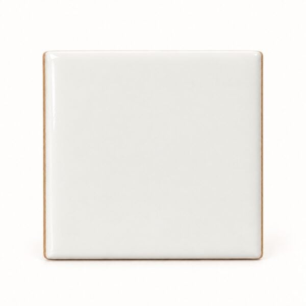Azulejo Ceramico Branco De 7,5 Por 7,5 Cm Com Acabamento Brilhante, Visto De Frente