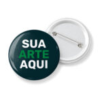 Botton personalizado de 5,8 cm com o texto Sua arte aqui, frente verde-petróleo e verso branco com alfinete